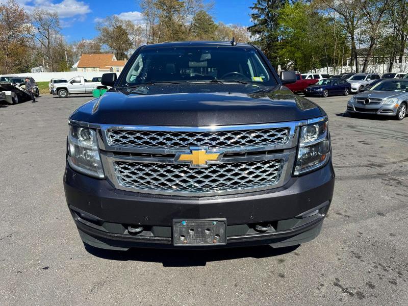 52447706 :رقم المزاد ، 1GNSKHKC7HR354038 vin ، 2017 Chevrolet Suburban مزاد بيع