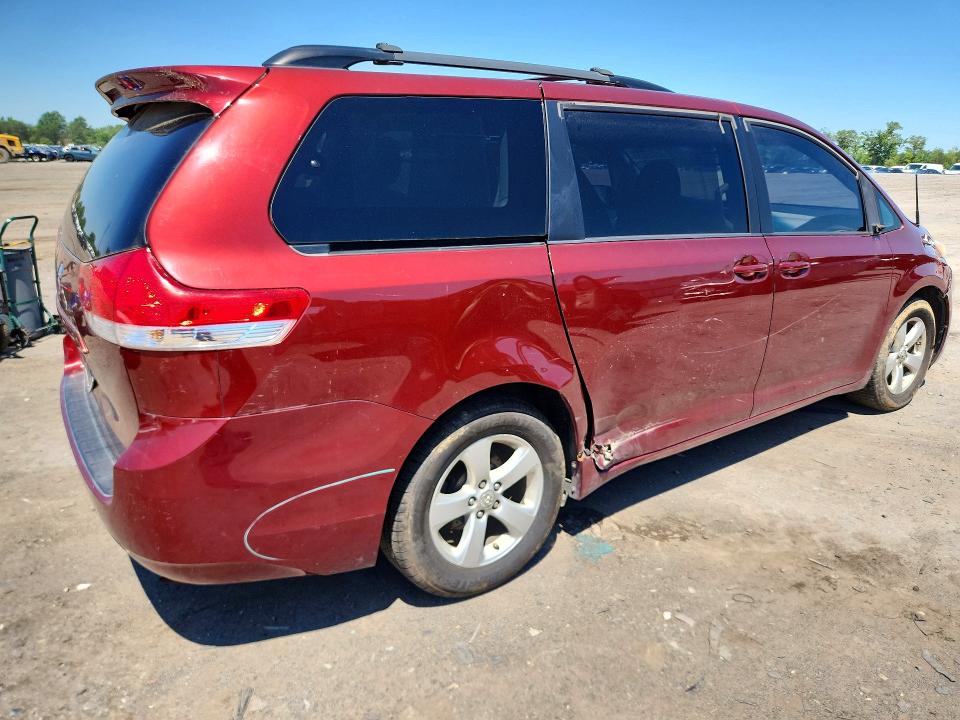 52709826 :رقم المزاد ، 5TDKK3DC5BS085040 vin ، 2011 Toyota Sienna مزاد بيع