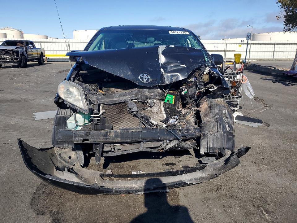 54724836 :رقم المزاد ، 5TDKK3DCXCS207392 vin ، 2012 Toyota Sienna مزاد بيع