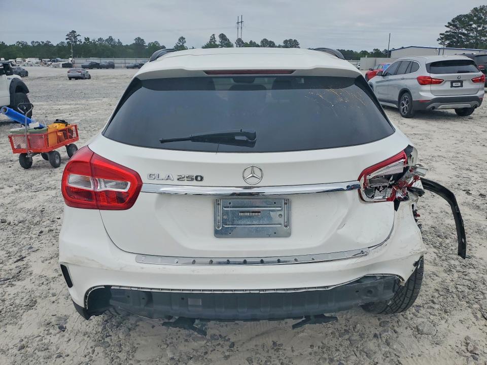 52161676 :رقم المزاد ، WDCTG4EB5JJ504821 vin ، 2018 Mercedes-benz Gla مزاد بيع