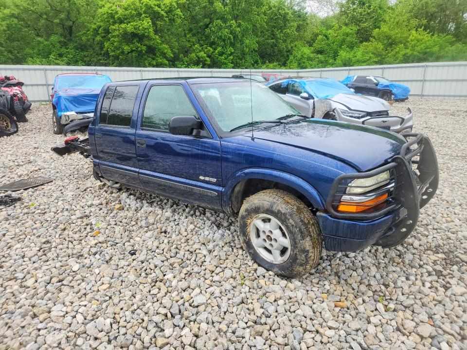 53944026 :رقم المزاد ، 1GCDT13X23K156329 vin ، 2003 Chev S Truck مزاد بيع