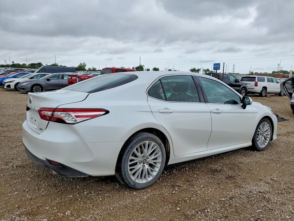 Продажа на аукционе авто 2018 Toyota Camry, vin: 4T1B11HK3JU113982, номер лота: 53973036