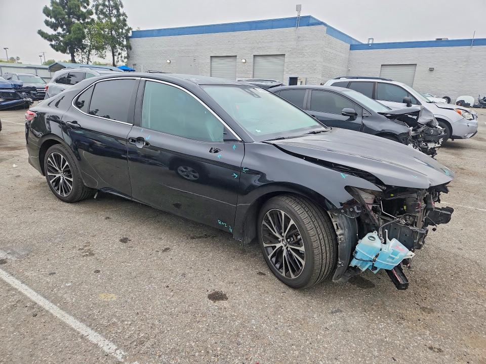 50670966 :رقم المزاد ، 4T1B11HK3KU188876 vin ، 2019 Toyota Camry مزاد بيع