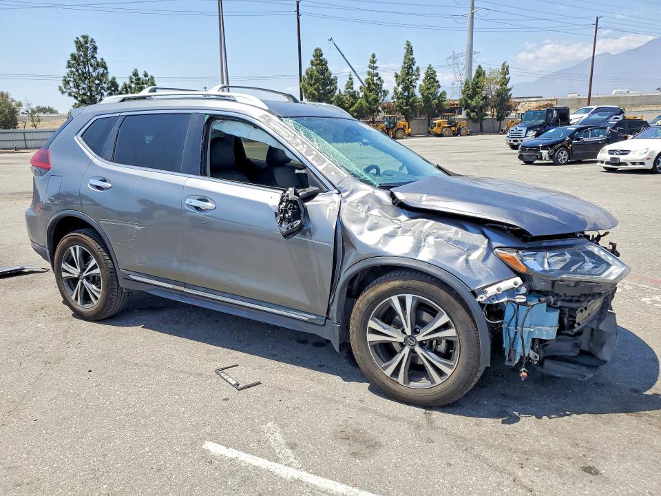 52085126 :رقم المزاد ، 5N1AT2MV6JC744095 vin ، 2018 Nissan Rogue مزاد بيع