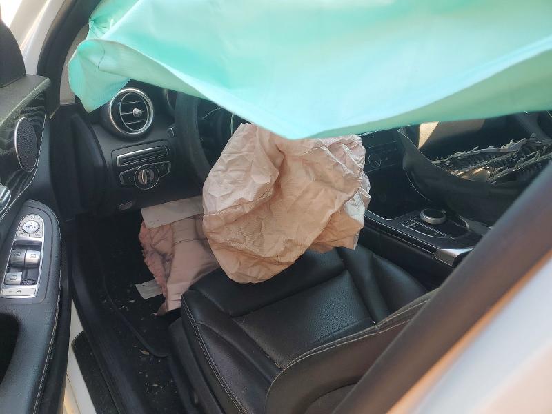 52950676 :رقم المزاد ، 55SWF4JB2HU233681 vin ، 2017 Mercedes-benz C مزاد بيع