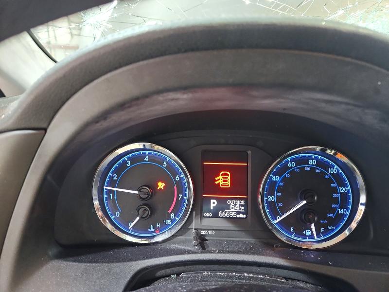 Продаж на аукціоні авто 2018 Toyota Corolla, vin: 2T1BURHE4JC109733, номер лоту: 52168156