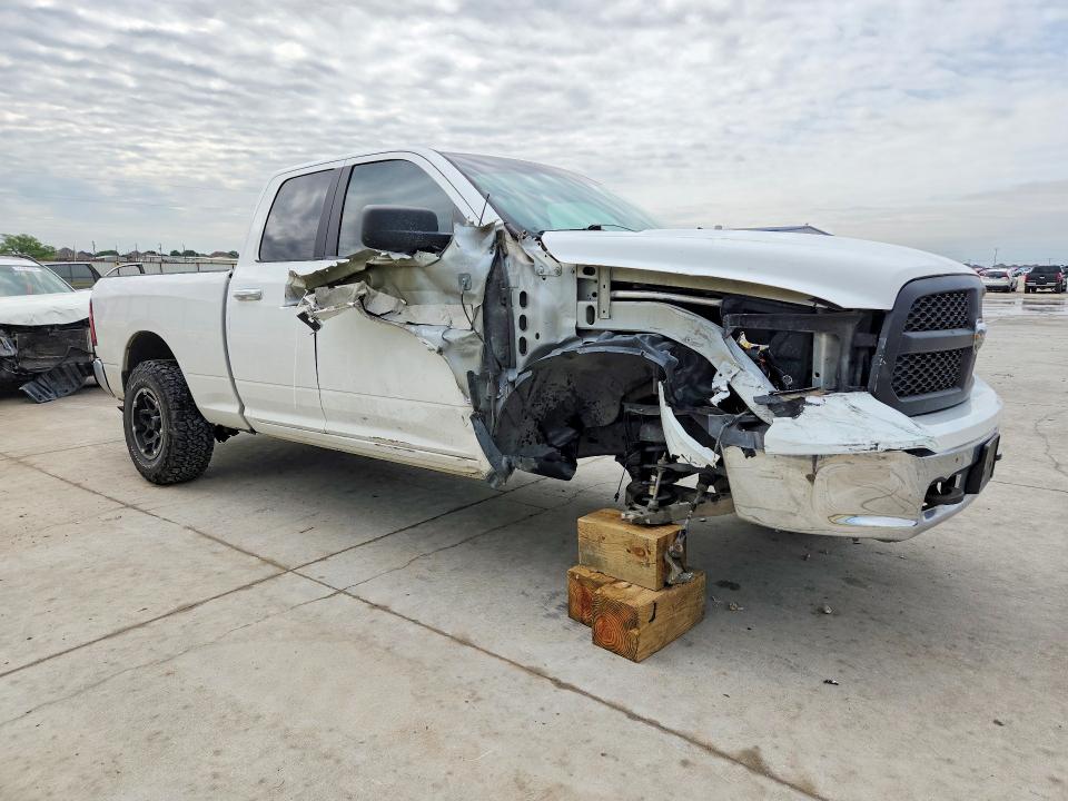 53048106 :رقم المزاد ، 1C6RR6GG3JS317562 vin ، 2018 Ram 1500 مزاد بيع