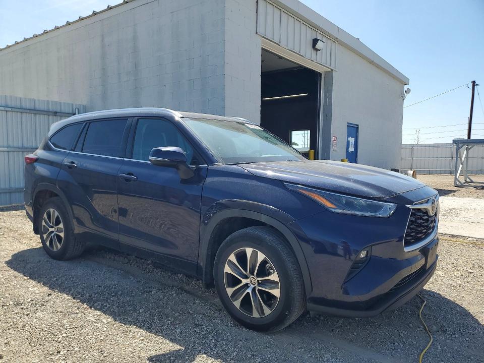 2021 Toyota Highlander მანქანა იყიდება აუქციონზე, vin: 5TDGZRBH4MS143483, აუქციონის ნომერი: 52049646