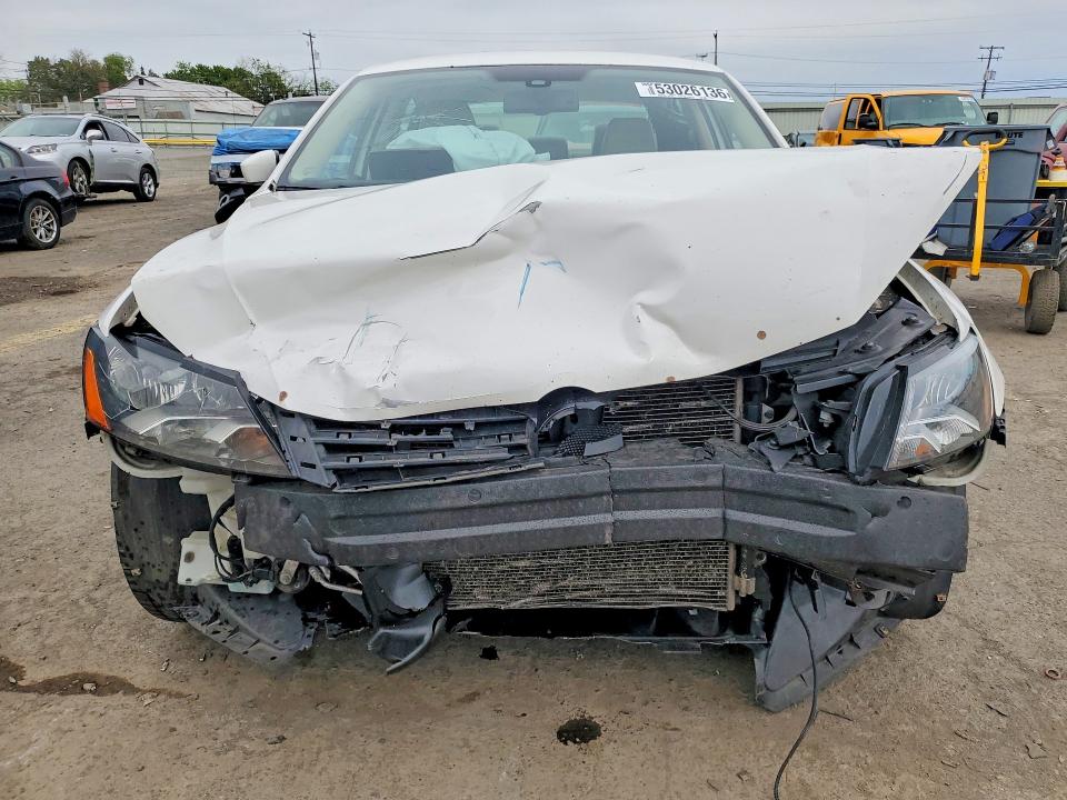 53026136 :رقم المزاد ، 1VWBP7A30DC063591 vin ، 2013 Volkswagen Passat مزاد بيع