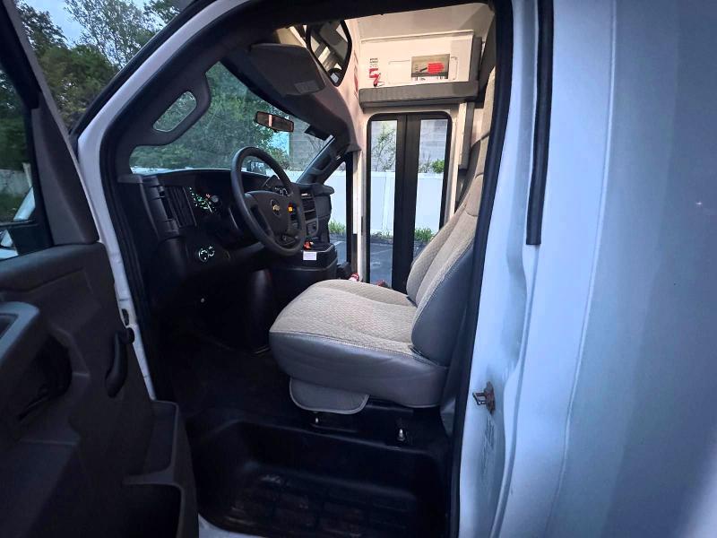 2017 Chev Express G3500 მანქანა იყიდება აუქციონზე, vin: 1GB3GRBGXH1105601, აუქციონის ნომერი: 53760426