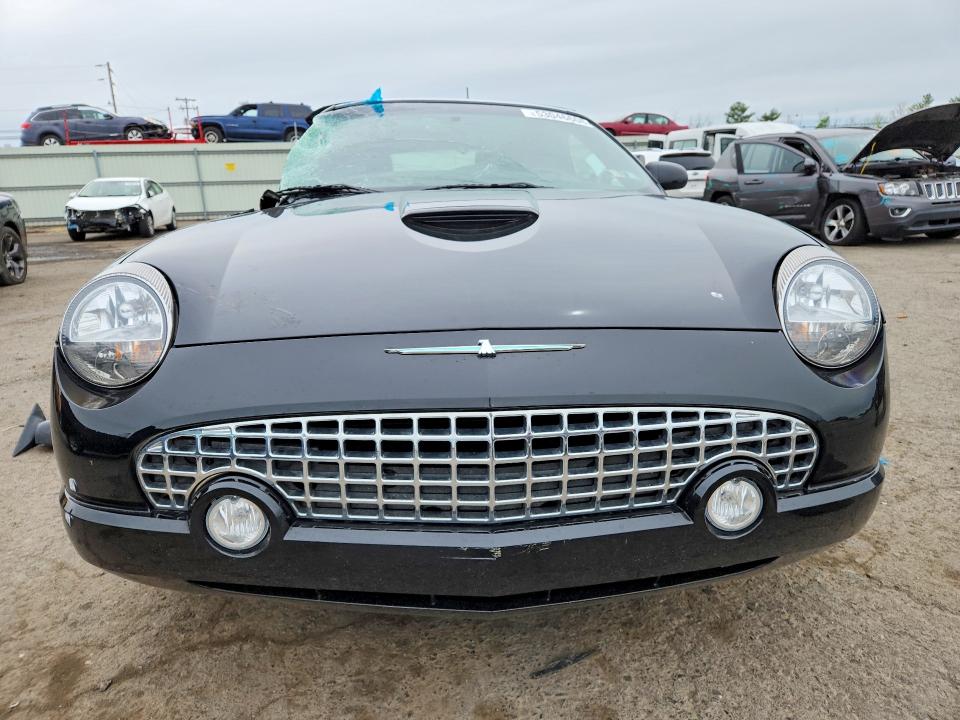 53046606 :رقم المزاد ، 1FAHP60A22Y114800 vin ، 2002 Ford Thunderbird مزاد بيع