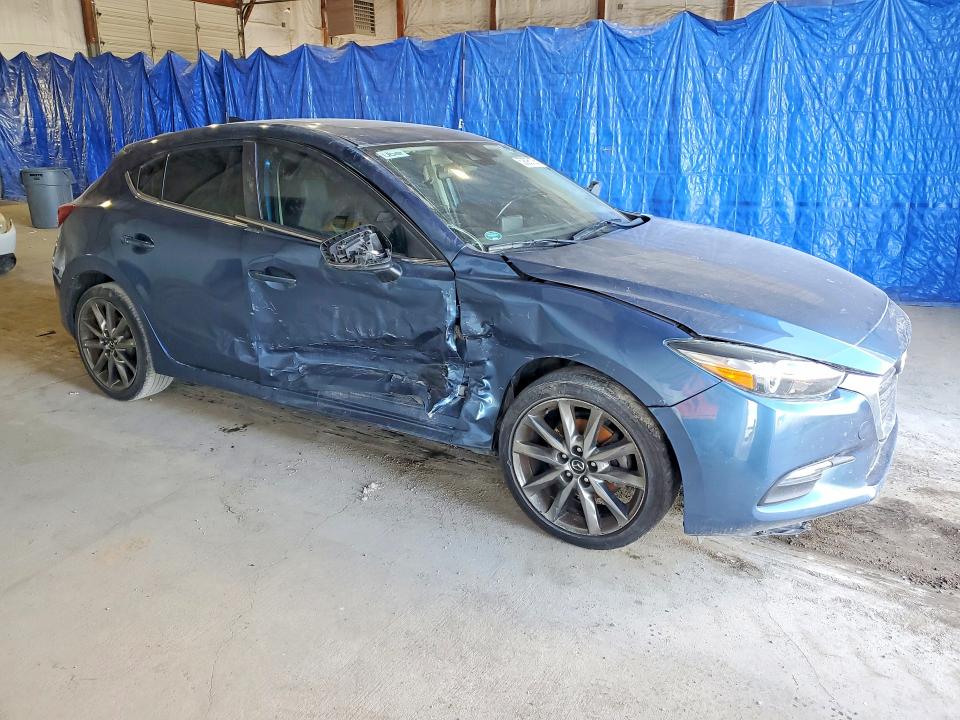 Продаж на аукціоні авто 2018 Mazda 3, vin: 3MZBN1L39JM235921, номер лоту: 52895126