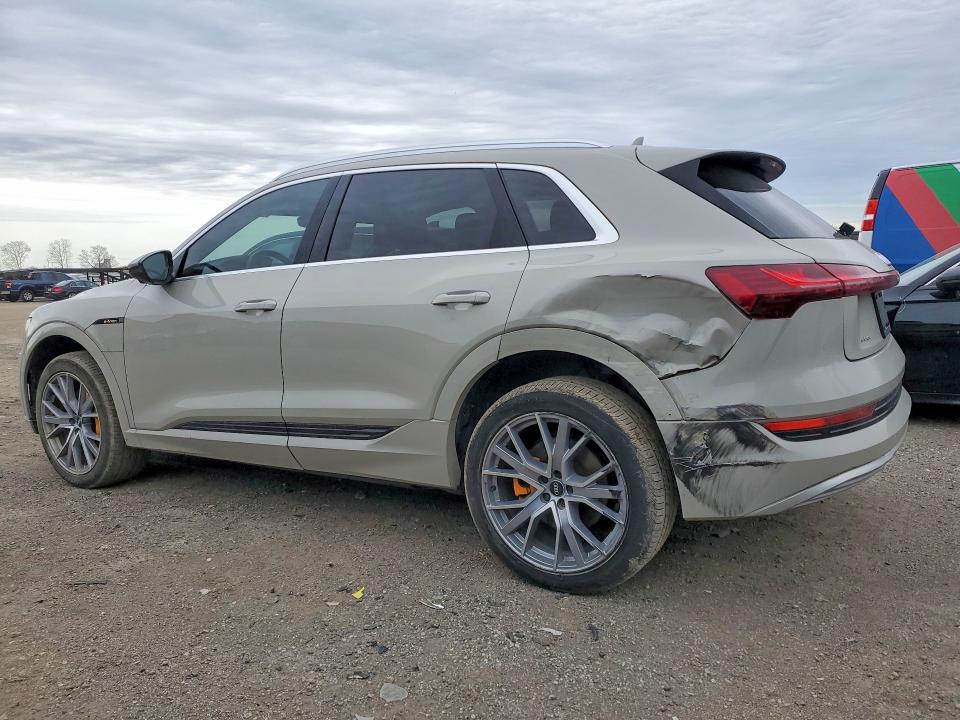 2019 Audi E-tron მანქანა იყიდება აუქციონზე, vin: WA1VAAGE3KB015667, აუქციონის ნომერი: 52663596