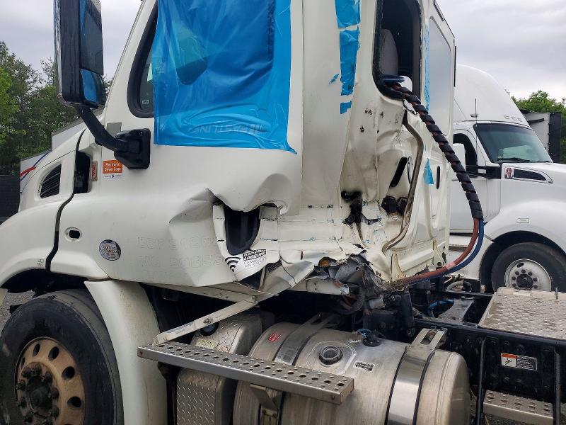 48526046 :رقم المزاد ، 3AKBGADV1JDJU2441 vin ، 2018 Freigliner Cascadia 113 مزاد بيع