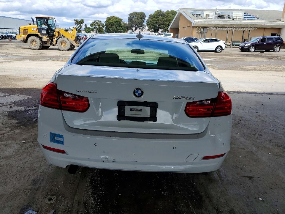 55358296 :رقم المزاد ، WBA3B1C51FK138824 vin ، 2015 Bmw 320 مزاد بيع