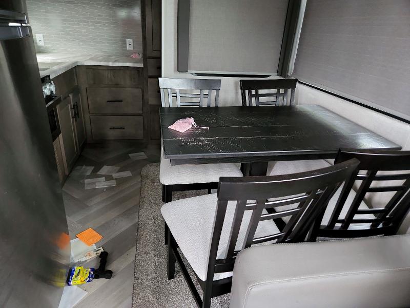 50794596 :رقم المزاد ، 4X4TWDM27MM060106 vin ، 2021 Wildwood Recreational Vehicle (rv) مزاد بيع