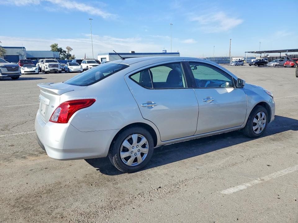 52096836 :رقم المزاد ، 3N1CN7AP2JK412663 vin ، 2018 Nissan Versa مزاد بيع