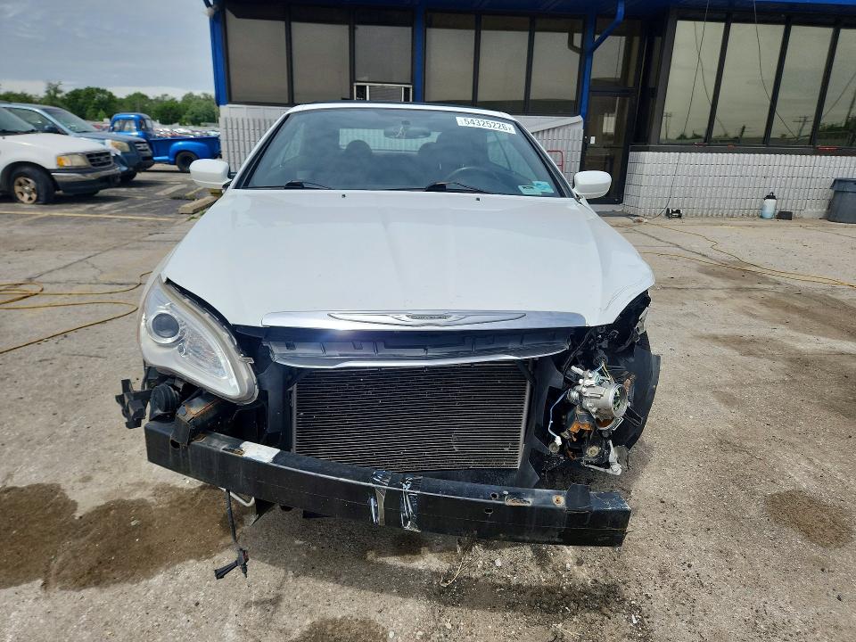 Продажа на аукционе авто 2013 Chrysler 200, vin: 1C3BCBEBXDN526770, номер лота: 54325226