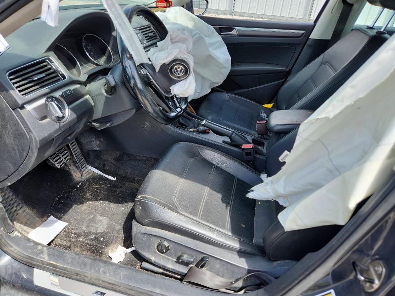52427796 :رقم المزاد ، 1VWDT7A38HC026086 vin ، 2017 Volkswagen Passat مزاد بيع