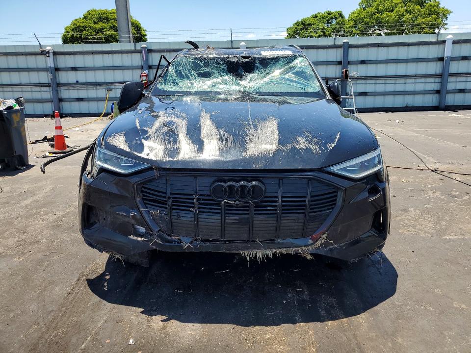 Продаж на аукціоні авто 2022 Audi E-tron, vin: WA1LAAGE4NB008349, номер лоту: 53955136