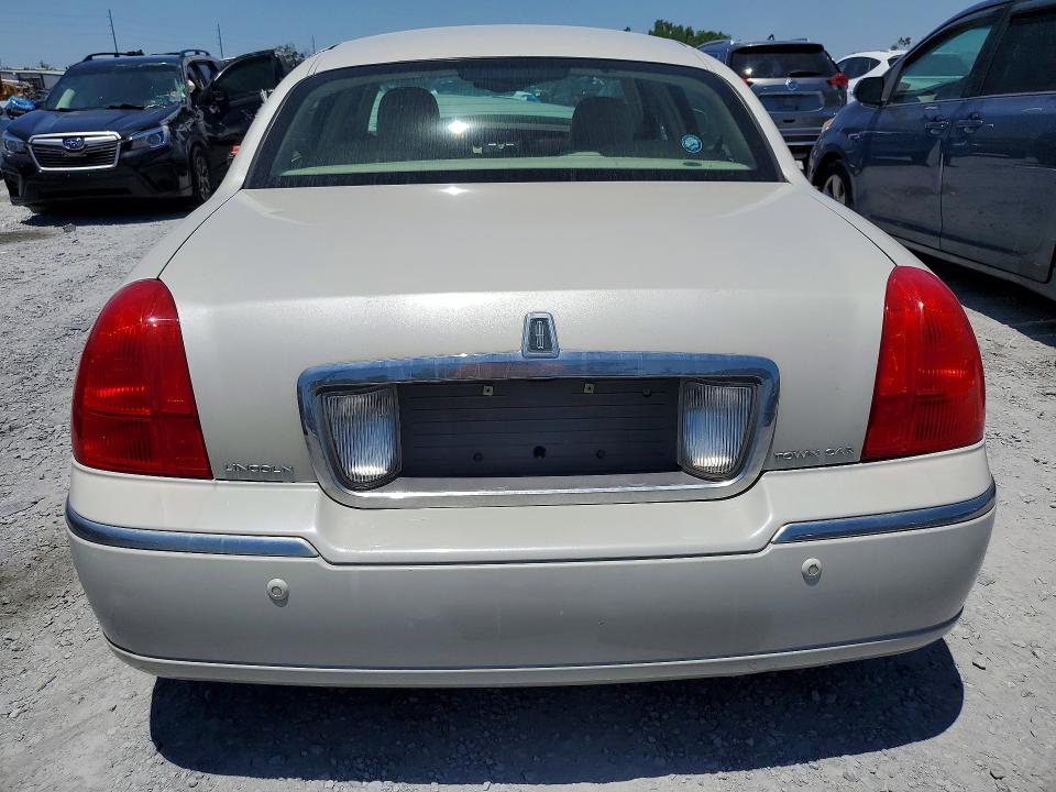 Auction sale of the 2005 Lincoln Town Car, vin: 1LNHM81W65Y642493, lot number: 53322176
