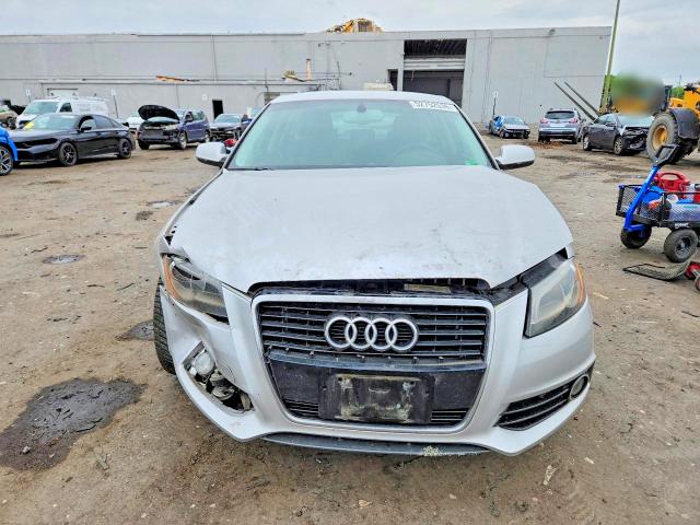 52752536 :رقم المزاد ، WAUKJBFM7BA127415 vin ، 2011 Audi A3 مزاد بيع