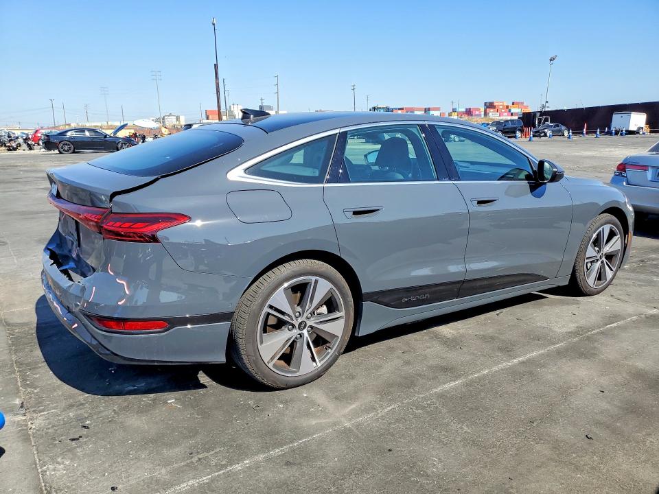 52835086 :رقم المزاد ، WAU2CAGH1SA014047 vin ، 2025 Audi A6 E-tron مزاد بيع