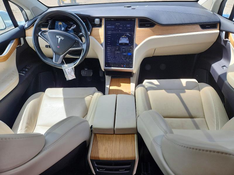 52499456 :رقم المزاد ، 5YJXCDE23JF112060 vin ، 2018 Tesla Model X مزاد بيع