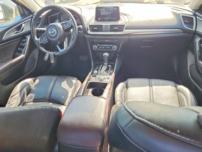Продажа на аукционе авто 2018 Mazda 3, vin: 3MZBN1V33JM215399, номер лота: 53322406