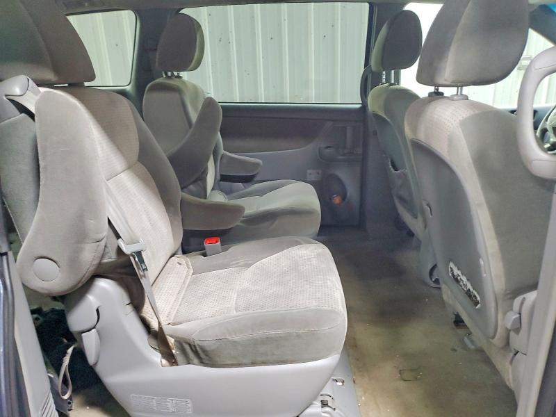 52783306 :رقم المزاد ، 5TDKK4CC5AS315018 vin ، 2010 Toyota Sienna مزاد بيع
