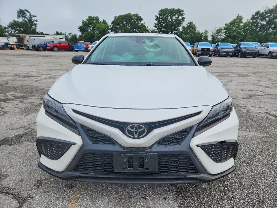 55073816 :رقم المزاد ، 4T1G11BK3MU035948 vin ، 2021 Toyota Camry مزاد بيع