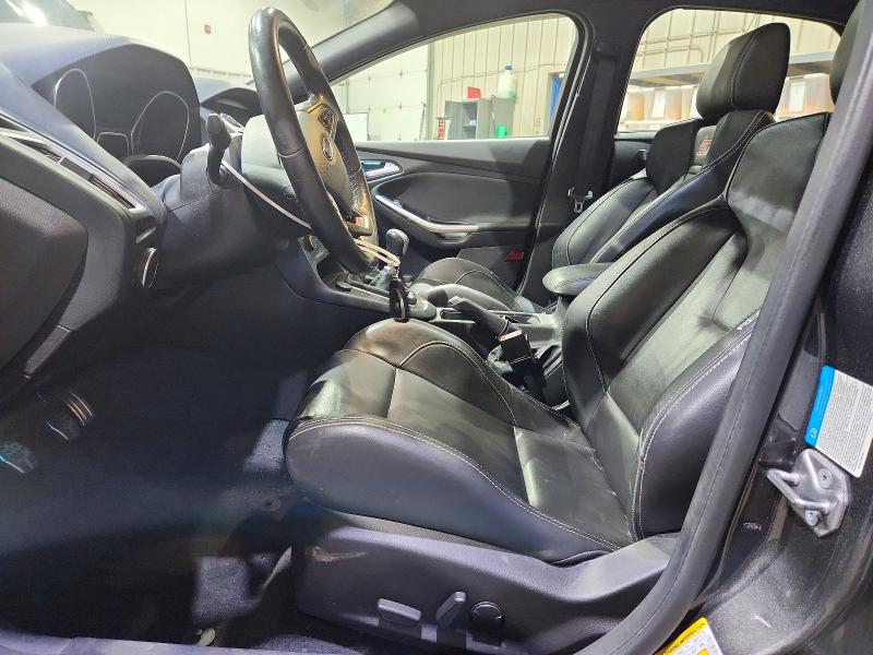 53993986 :رقم المزاد ، 1FADP3L92FL353104 vin ، 2015 Ford Focus مزاد بيع