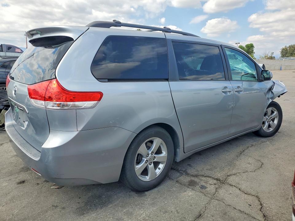 2014 Toyota Sienna მანქანა იყიდება აუქციონზე, vin: 5TDKK3DC8ES483525, აუქციონის ნომერი: 55419156