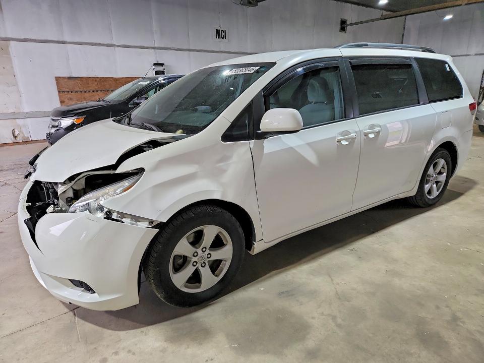 53365046 :رقم المزاد ، 5TDKK3DCXBS090797 vin ، 2011 Toyota Sienna مزاد بيع