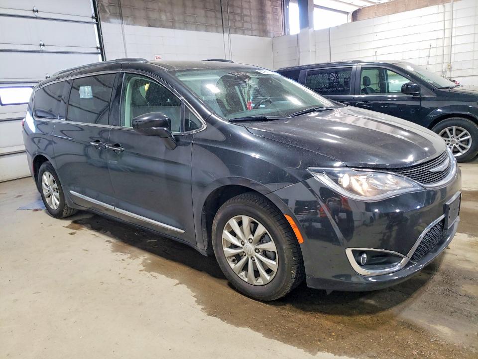 53769936 :رقم المزاد ، 2C4RC1BGXKR550247 vin ، 2019 Chrysler Pacifica مزاد بيع