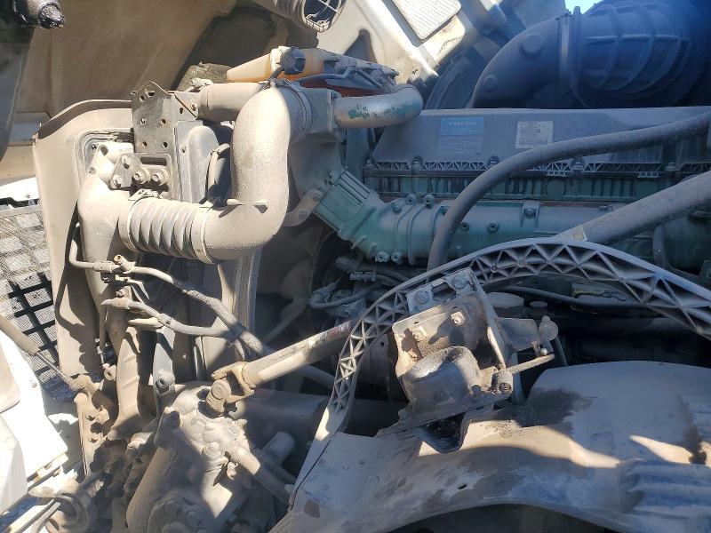 2015 Volvo Vn Vnl მანქანა იყიდება აუქციონზე, vin: 4V4NC9EH8FN919826, აუქციონის ნომერი: 55596096