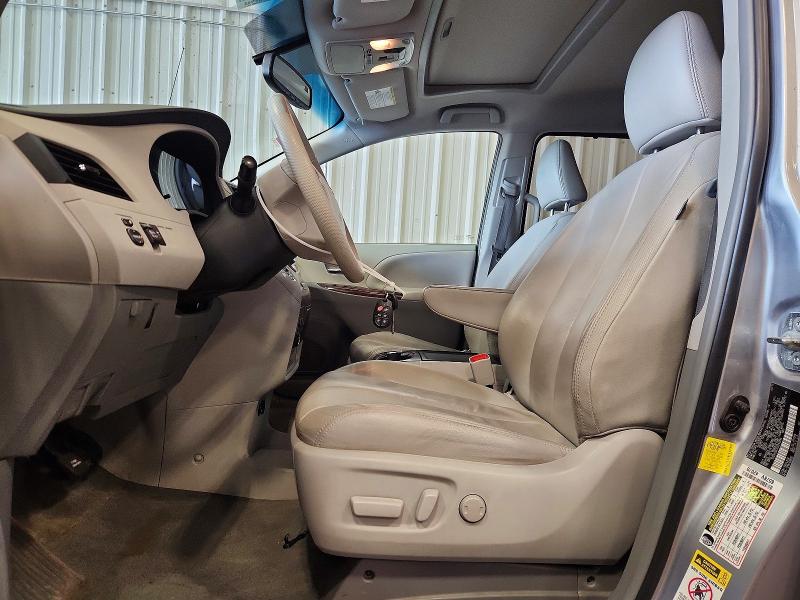 53902066 :رقم المزاد ، 5TDYK3DC3CS240745 vin ، 2012 Toyota Sienna مزاد بيع