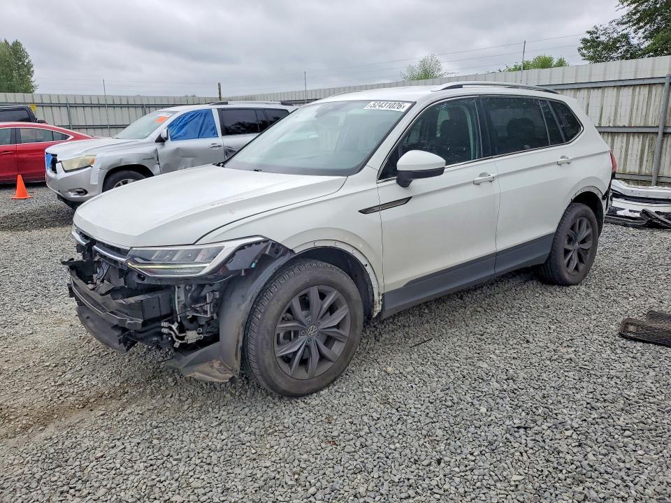 52431026 :رقم المزاد ، 3VV2B7AX3NM043597 vin ، 2022 Volkswagen Tiguan مزاد بيع
