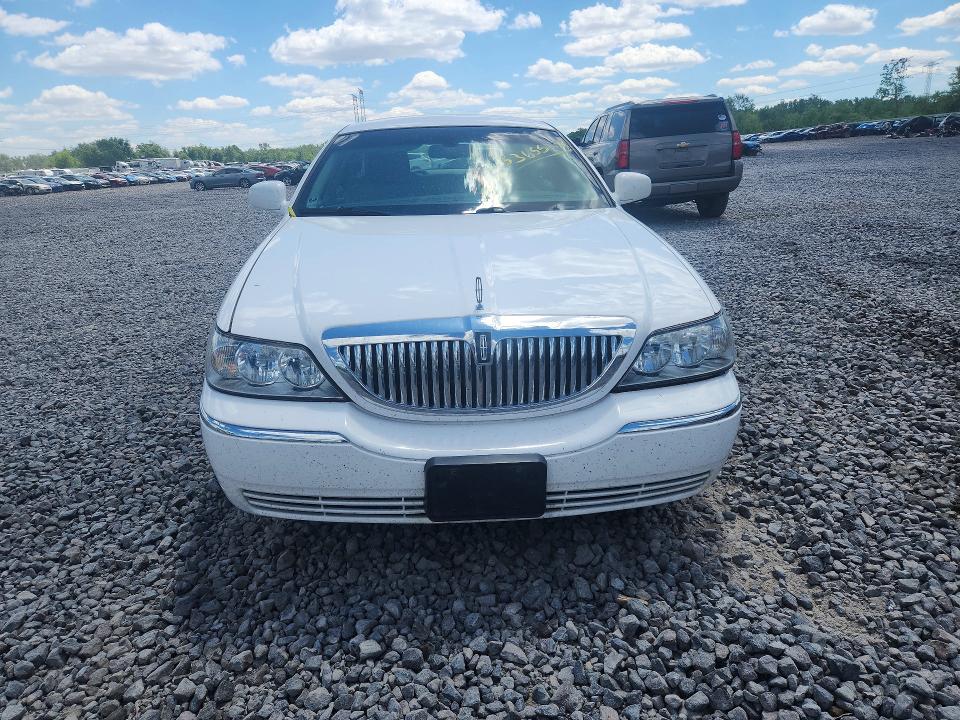 Продажа на аукционе авто 2011 Lincoln Town Car, vin: 2LNBL8CV6BX763503, номер лота: 53655276