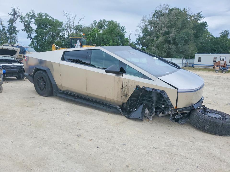 52777546 :رقم المزاد ، 7G2CEHED0RA027880 vin ، 2024 Tesla Cybertruck مزاد بيع