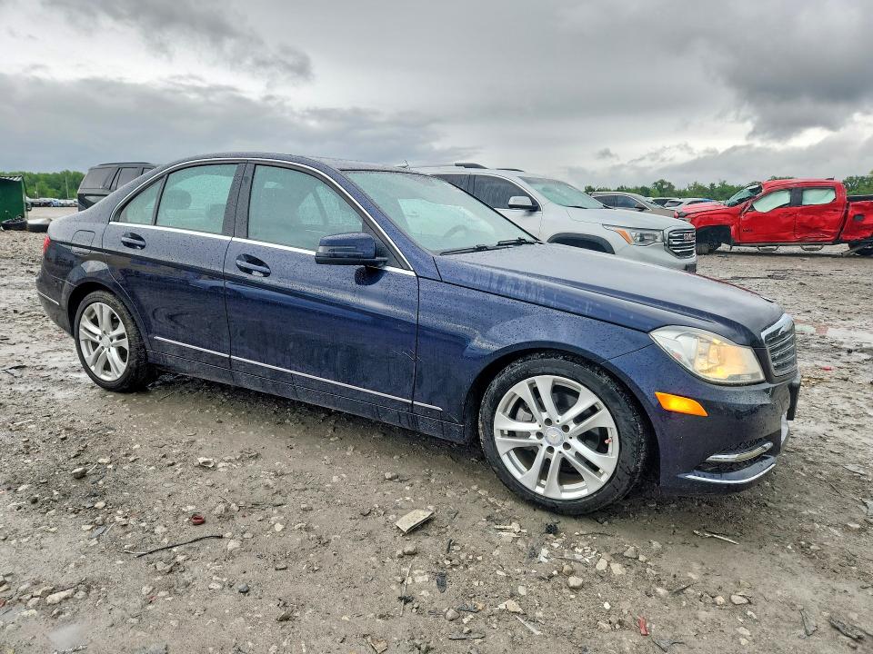 52418896 :رقم المزاد ، WDDGF4HBXDR275425 vin ، 2013 Mercedes-benz C مزاد بيع