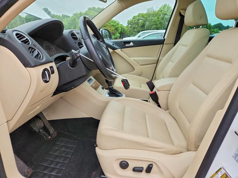 54770216 :رقم المزاد ، WVGSV7AX7HK005528 vin ، 2017 Volkswagen Tiguan مزاد بيع
