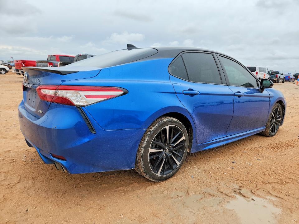 53590546 :رقم المزاد ، 4T1B61HK7KU220942 vin ، 2019 Toyota Camry مزاد بيع