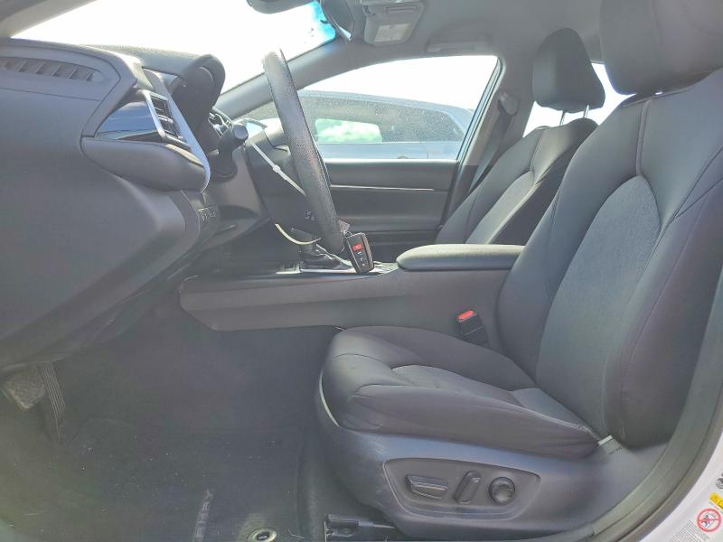 54480706 :رقم المزاد ، 4T1B31HK1JU501173 vin ، 2018 Toyota Camry مزاد بيع
