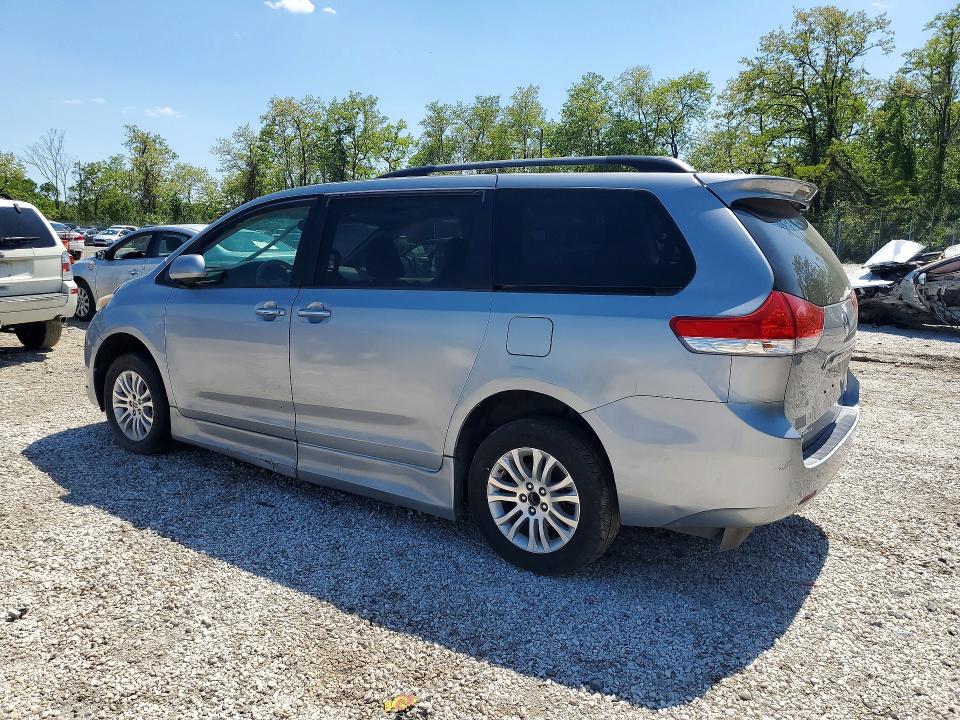 51244106 :رقم المزاد ، 5TDYK3DCXBS104773 vin ، 2011 Toyota Sienna مزاد بيع