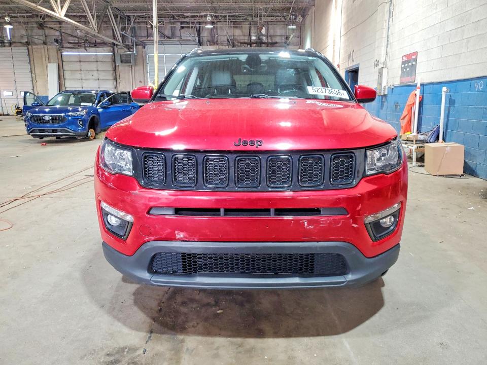52373636 :رقم المزاد ، 3C4NJDBB3JT394283 vin ، 2018 Jeep Compass مزاد بيع