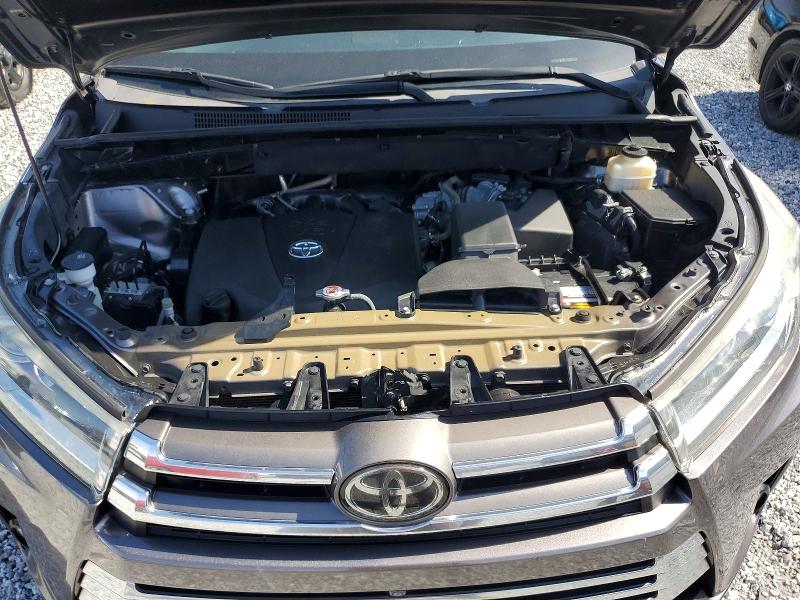 2018 Toyota Highlander მანქანა იყიდება აუქციონზე, vin: 5TDDZRFH0JS900498, აუქციონის ნომერი: 52654576