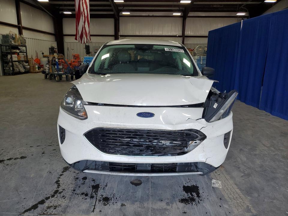 51196026 :رقم المزاد ، 1FMCU9G60NUA60887 vin ، 2022 Ford Escape مزاد بيع
