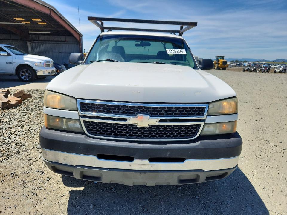 53289576 :رقم المزاد ، 1GBHC24U75E215697 vin ، 2005 Chevrolet Silverado مزاد بيع