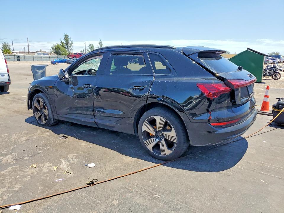 Продаж на аукціоні авто 2022 Audi E-tron, vin: WA1LAAGE4NB008349, номер лоту: 53955136